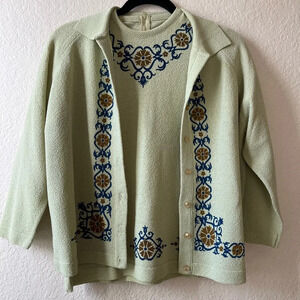 Vintage Novelty floral motif Scandinavian costal grandma cottage 50s trad wife